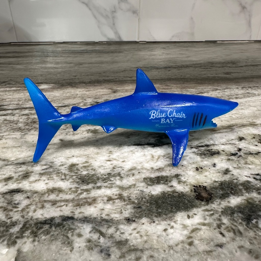 Blue Chair Bay Rum SHARK SHOOTER Figural Hanging Shot Glass Kenny Chesney NEW - Picture 2 of 7